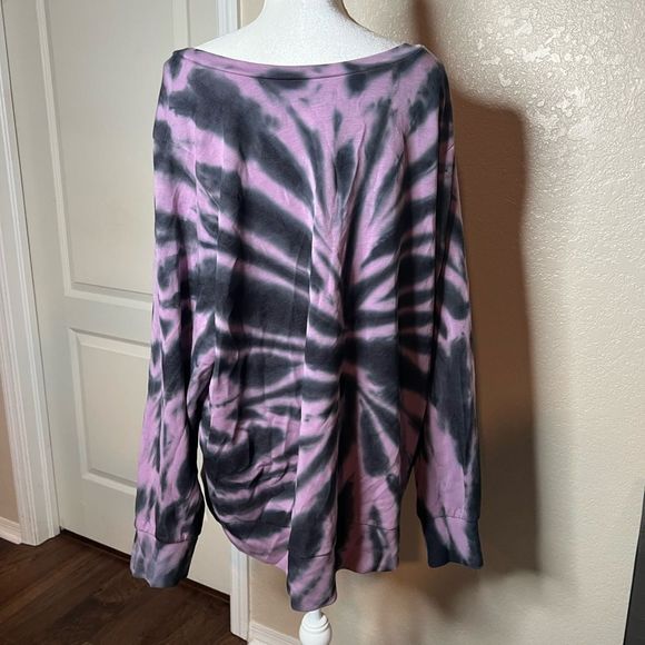 Torrid tie-dye sweatshirt soft material - size 4 - Picture 4 of 6
